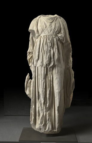 Statue funéraire, femme drapée, image 3/6