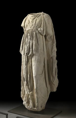 Statue funéraire, femme drapée, image 5/6