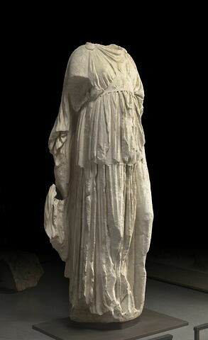 Statue funéraire, femme drapée, image 6/6