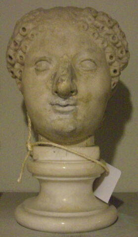 statue