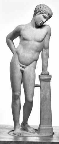 Statue d'éphèbe du type de 