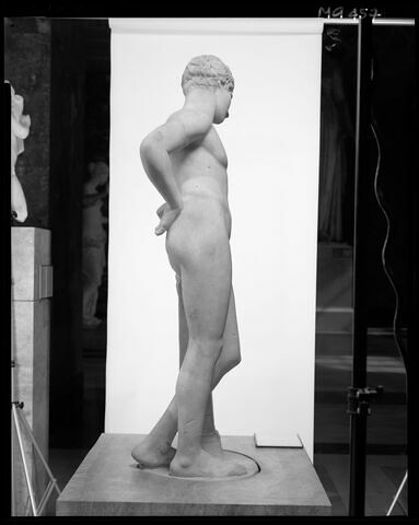 Statue d'éphèbe du type de 