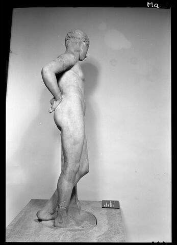 Statue d'éphèbe du type de 