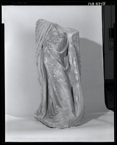 statue, image 1/3