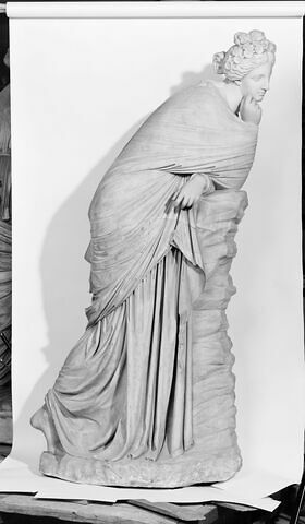 statue, image 2/2