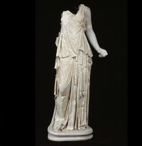statue