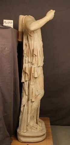 statue, image 3/8