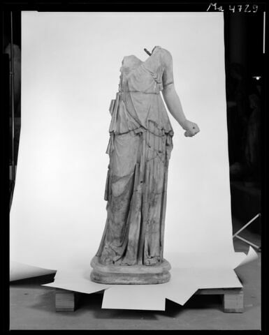 statue, image 7/8