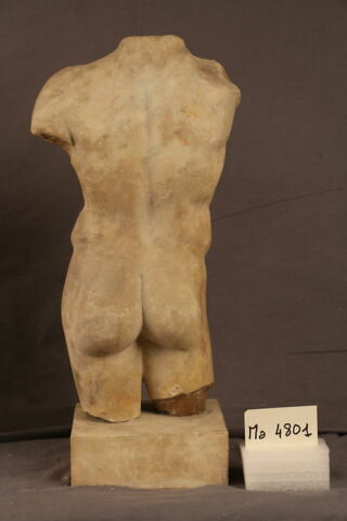 statuette, image 2/4