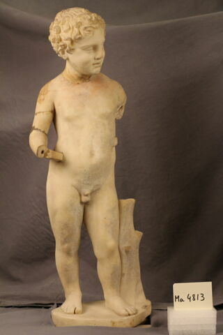 statue