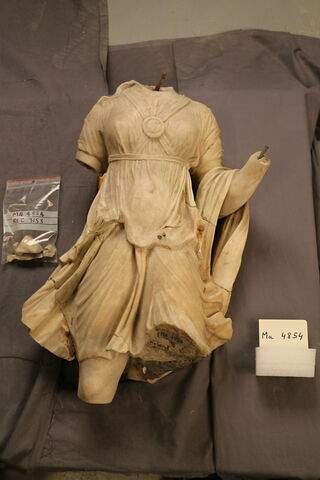 statuette