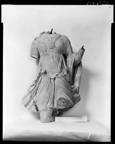 statuette, image 2/2