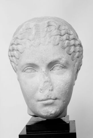 statue, image 7/9