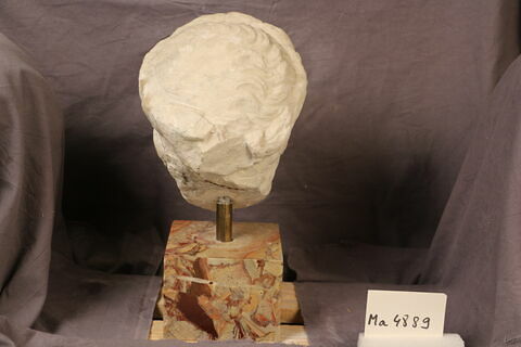 statue, image 4/7