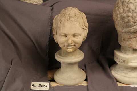 statue, image 2/3
