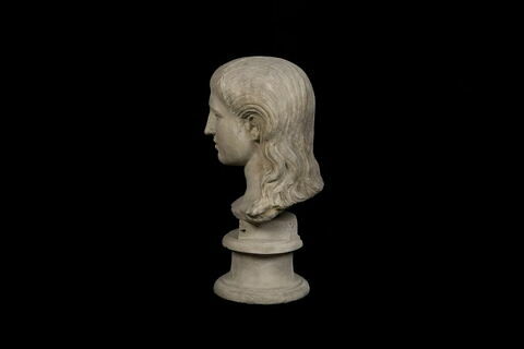 statue, image 2/4