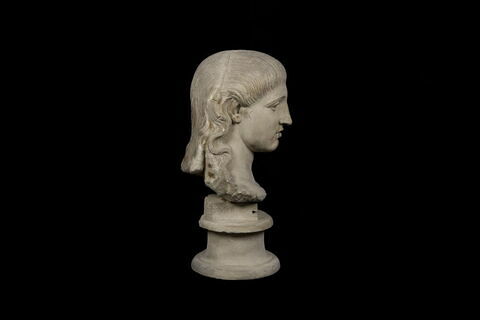 statue, image 3/4