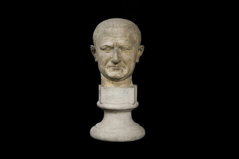 statue, image 2/7