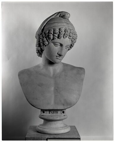 statue, image 2/2