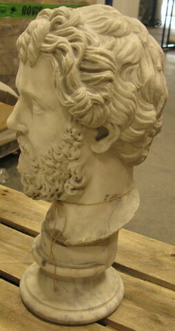 statue, image 7/7