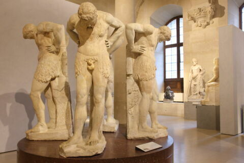 statue, image 2/8