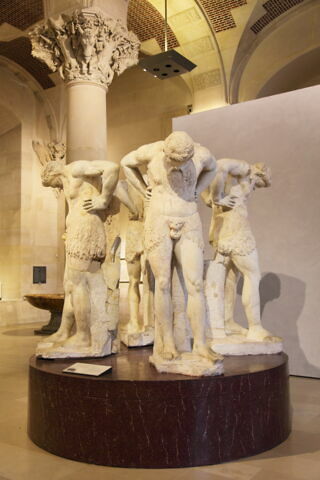 statue, image 4/8