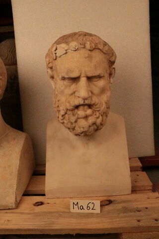 statue, image 2/3