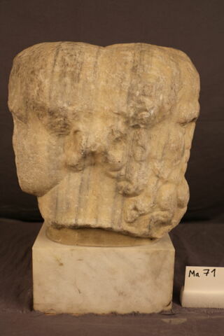 statue, image 3/4