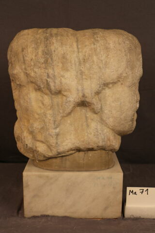 statue, image 2/4