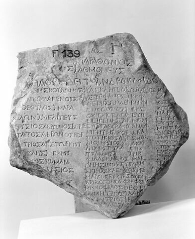 stèle  ; inscription, image 3/3