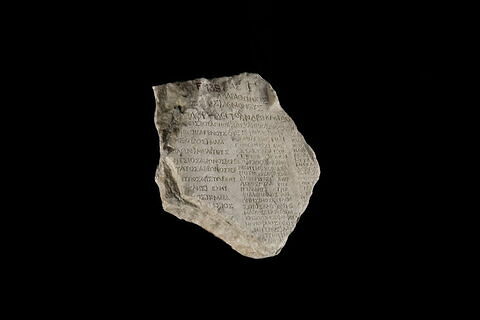 stèle  ; inscription, image 2/3