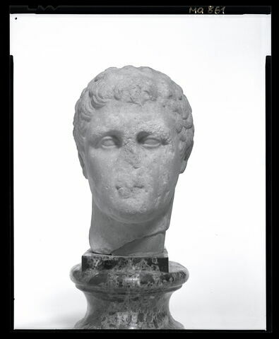 statue, image 6/7