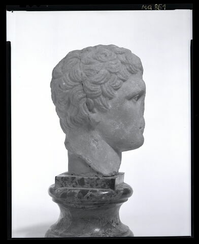 statue, image 7/7
