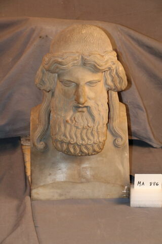 statue
