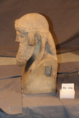 statue, image 2/4