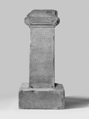base de statuette ; inscription