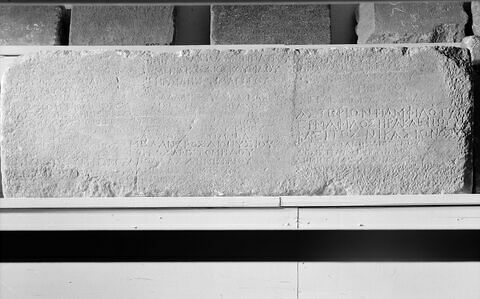bloc de parement ; inscription