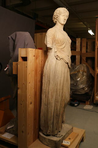 statue, image 2/5