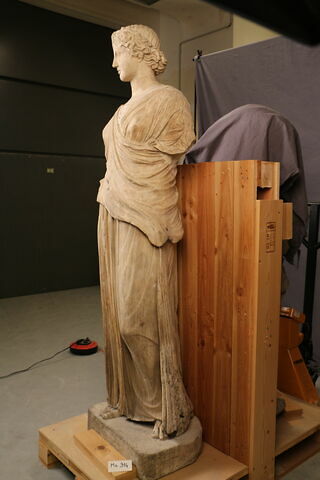 statue, image 3/5
