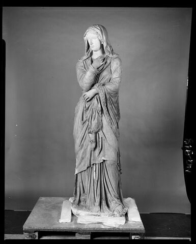 statue, image 2/3