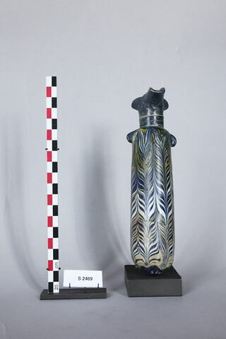 vase, image 2/2