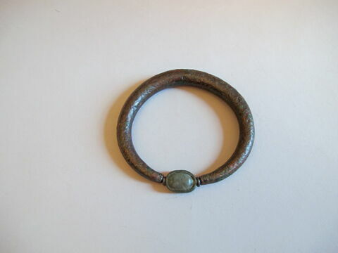 bracelet, image 2/2