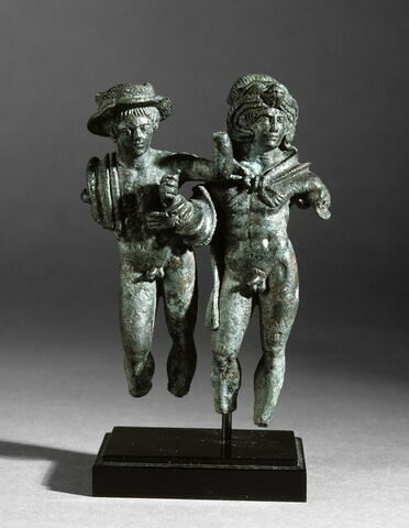 groupe de statuettes