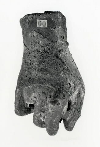 statue