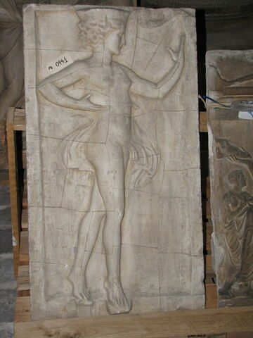 Tirage d’un relief représentant une danseuse coiffée d'un calathos, image 1/1