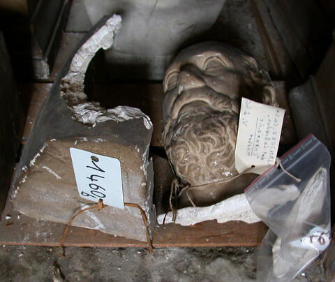 Fragment inférieur du tirage d'un buste de Carnéade de Cyrène, image 1/1