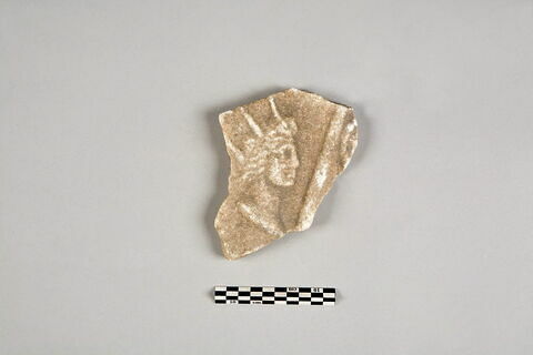 Stèle votive à Saturne (fragment), image 2/2