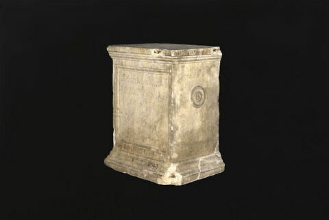 autel funéraire, image 3/7