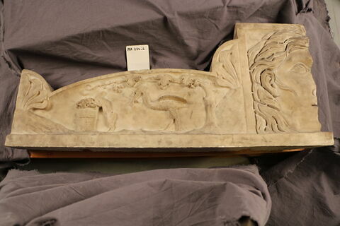 couvercle de sarcophage, image 2/2