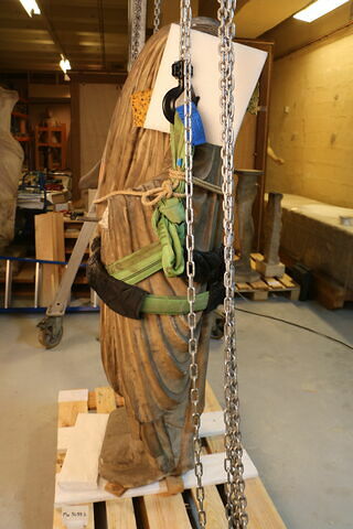 statue, image 3/5